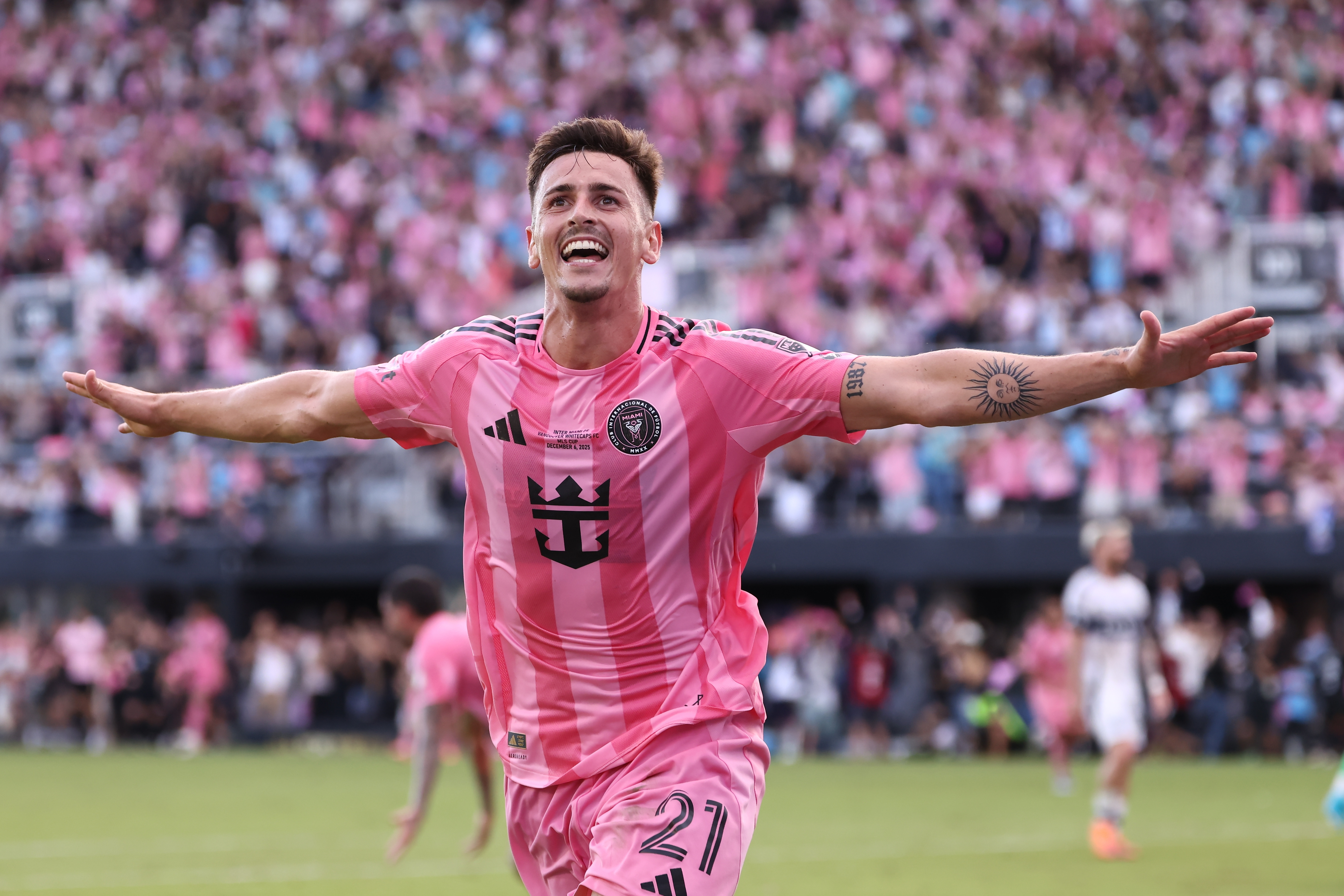 开云在线-记者：迈阿密国际支付500万美元，从塞尔塔永久性签下阿连德