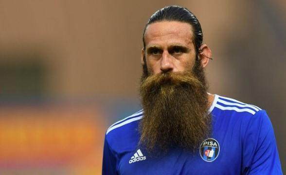 开云APP-假托蒂骗了真粉丝！意大利“美髯公”遭整蛊